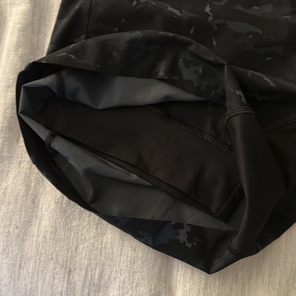 Lululemon Mens Medium 9.5” inseam Short (full liner) - Picture 2 of 3